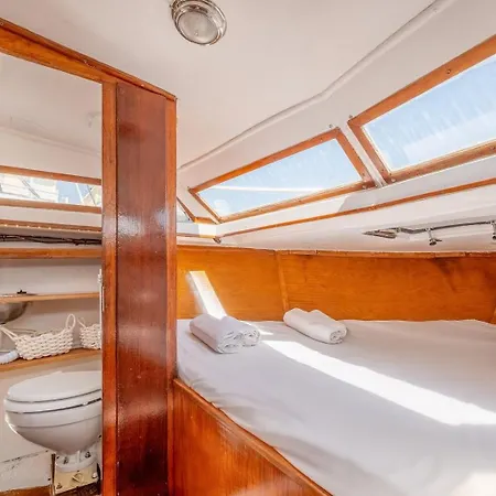 Guestready - Corleone Boat In Parque Nacoes リスボン